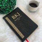 Bíblia Sagrada King James Fiel 1611 Ultrafina Luxo Preta - Imagem 2