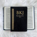 Bíblia Sagrada King James Fiel 1611 Ultrafina Luxo Preta - Imagem 4