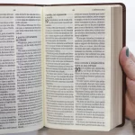 Bíblia Sagrada ACF Letra Grande Leitura Perfeita Luxo Marrom Cruz - Imagem 4