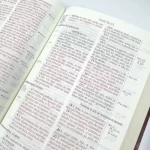 Bíblia Sagrada RCM ACF Letra Gigante Capa Luxo Mogno - Imagem 6