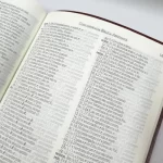 Bíblia Sagrada RCM ACF Letra Gigante Capa Luxo Mogno - Imagem 4