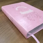 Bíblia A Mensagem Letra Gigante Capa Luxo Rosa Floral - Imagem 5